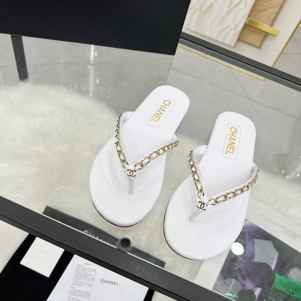 CC 26s Thong With Chain White Shiny Sheepskin 684865