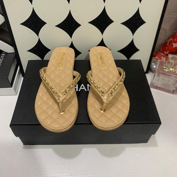 CC 26s Thong With Chain Beige Sheepskin 684867