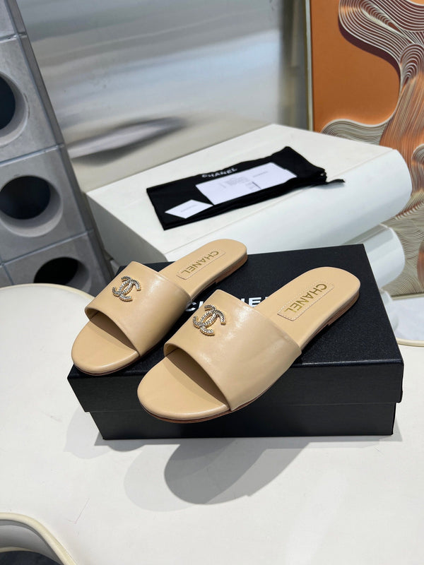 CC 26s Slide Beige Sheepskin 684902
