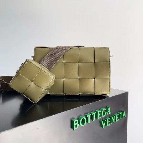 BV Two-In-One Cassette Bag 26cm Olive Green Leather