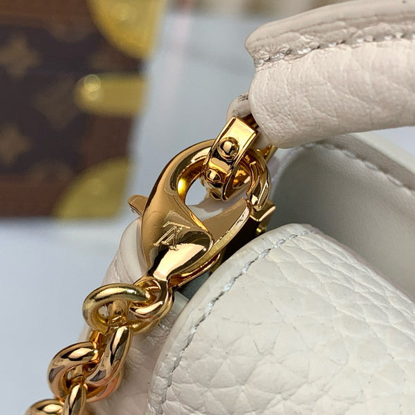Micro Capucines 10.5cm White Cowhide Leather