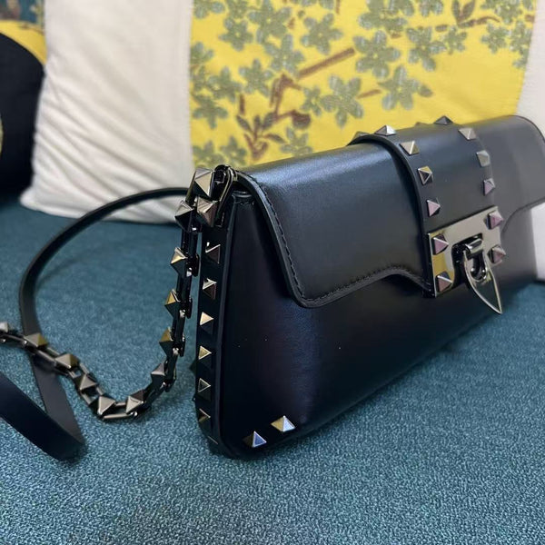 VL Garavani Rockstud Shoulder Bag 26cm Black Calfskin