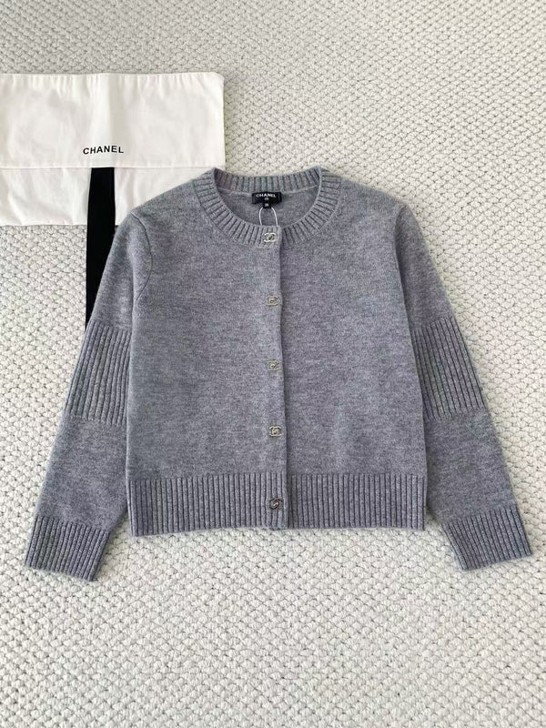 CC Classic Crew Neck Cardigan Cashmere