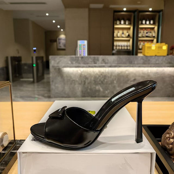 Prad 26s Open Toe Mules 100mm In Black Patent Calfskin With Logo