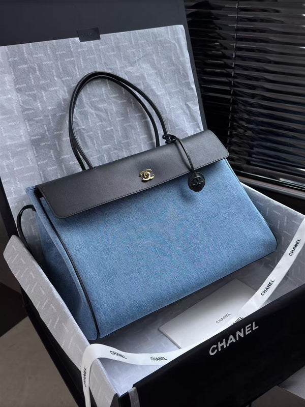 CC Urban Essential East-West Shopping Tote 42CM Blue Denim Black Calfskin