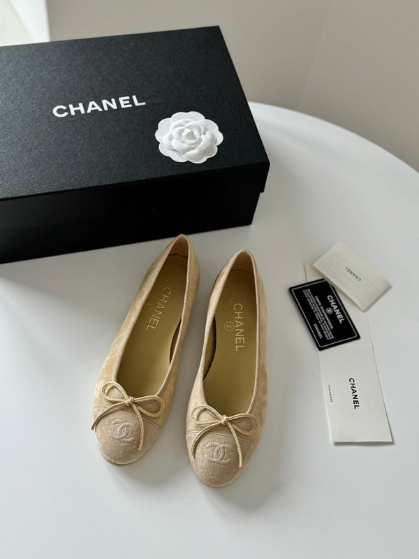CC Ballet Flats Beige in Suede