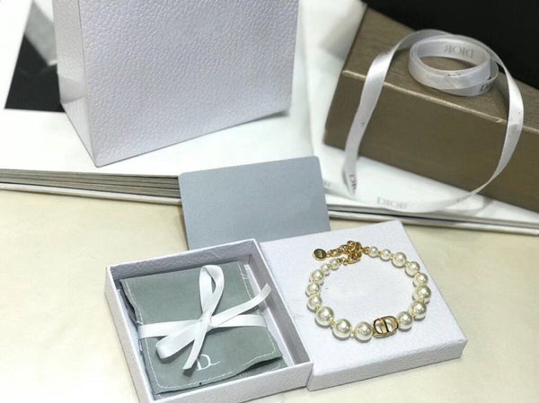 THE CD LETTER SIMPLE PEARL BRACELET