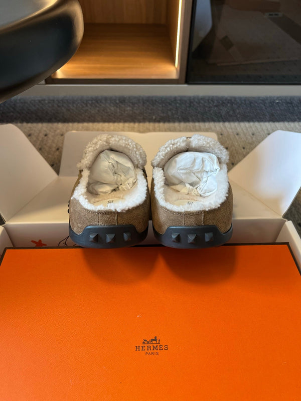 HM 26S Destin Mules Greyish Light Brown Suede