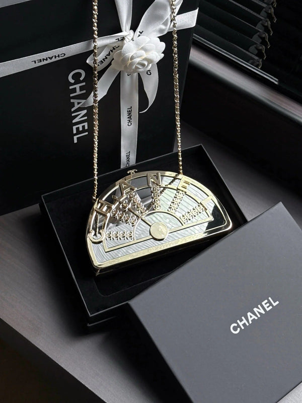 CC 26s Elevator Minaudiere Bga 21.5cm Gold Metal