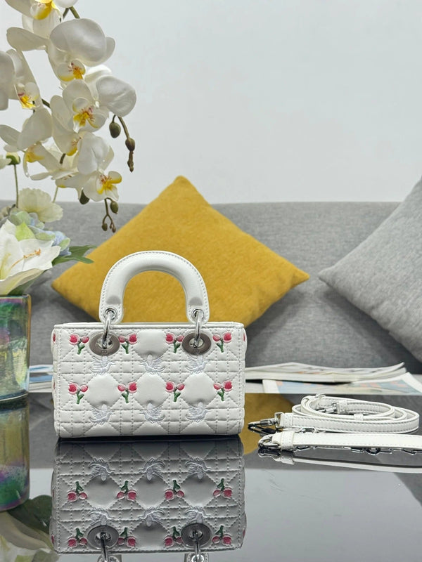 CD 2026 Lady D-Joy Micro 16cm White Lambskin 158851