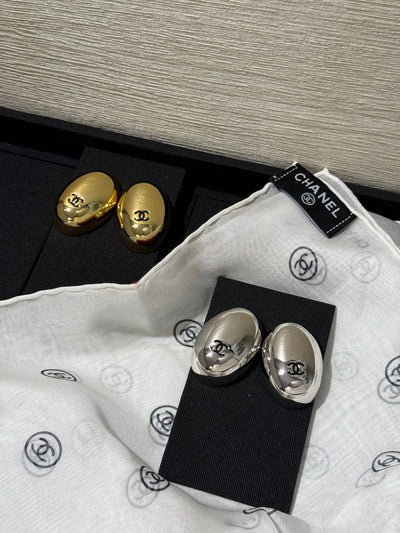 Chanel 2026 Mirror Black Enamel Double C Oval Pigeon Egg Earrings