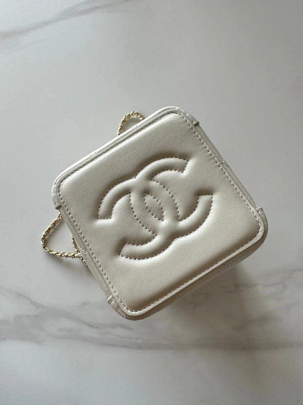 CC 2026 Bucket Bag 18cm Lambskin Suede Denim