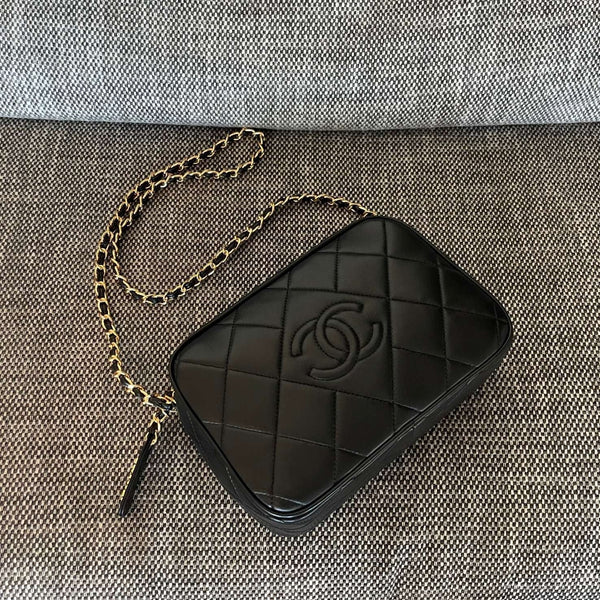 CC 2026 Quilted CC Diamond Camera Bag 23cm Black Calfskin