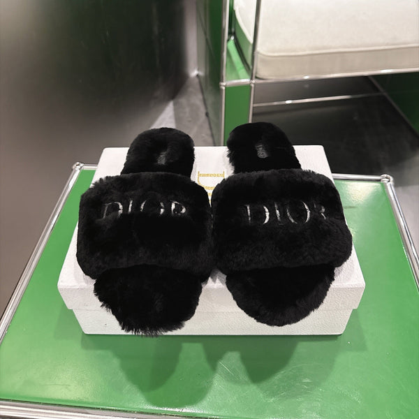CD 26s Slippers Black Fur 999418