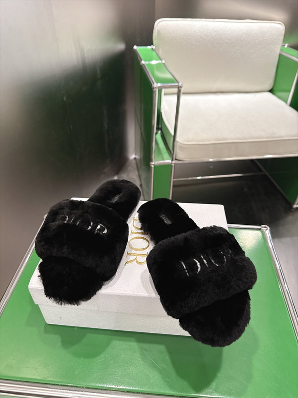 CD 26s Slippers Black Fur 999418