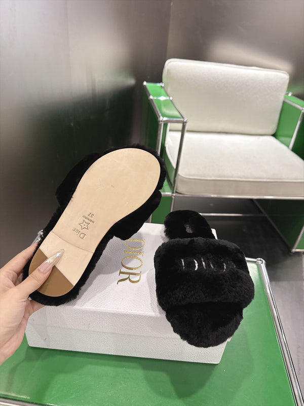 CD 26s Slippers Black Fur 999418
