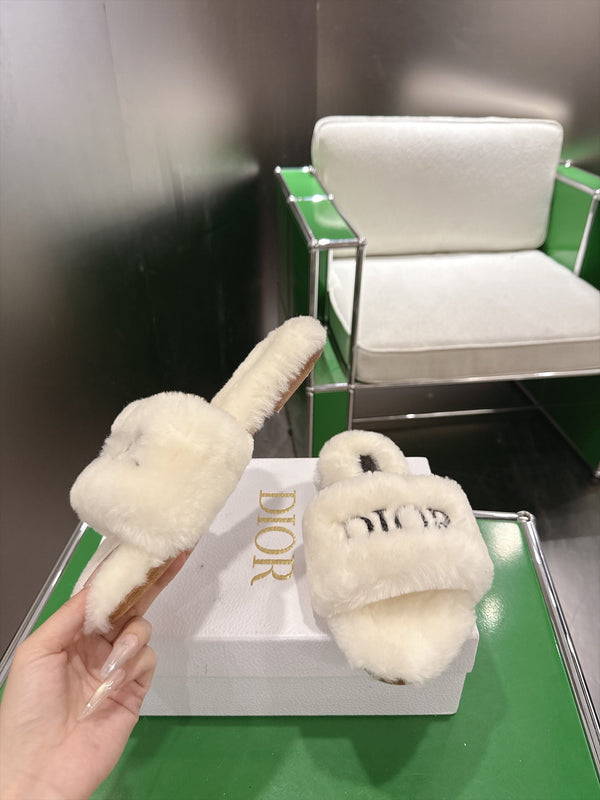 CD 26s Slippers Cream Fur 999419