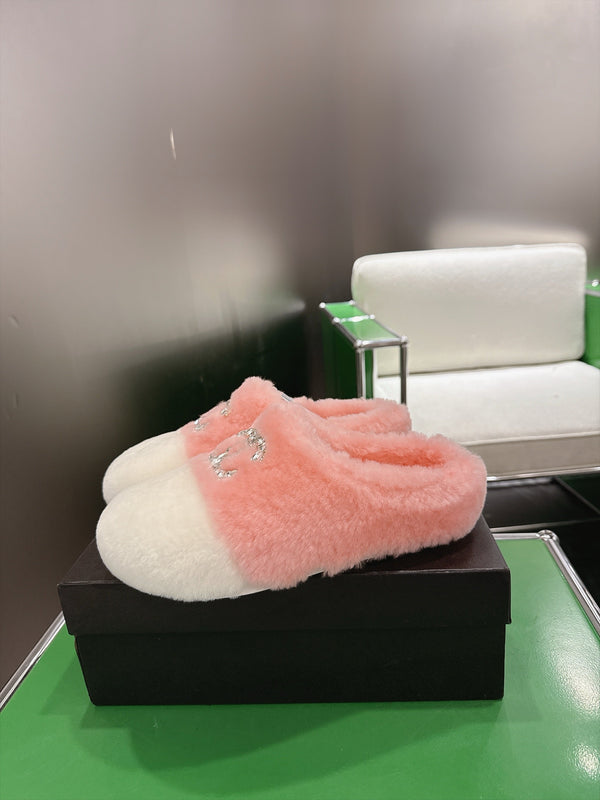 CC 26s Slippers White Pink Fur 999409