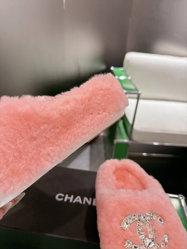 CC 26s Slippers White Pink Fur 999409