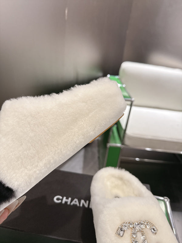 CC 26s Slippers Black White Fur 999411