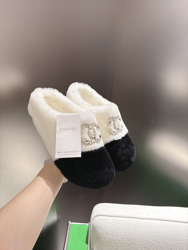 CC 26s Slippers Black White Fur 999411