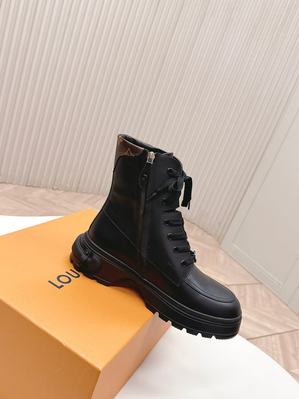 LV 2026 Laureate Platform Desert Boot Black Calfskin 595451