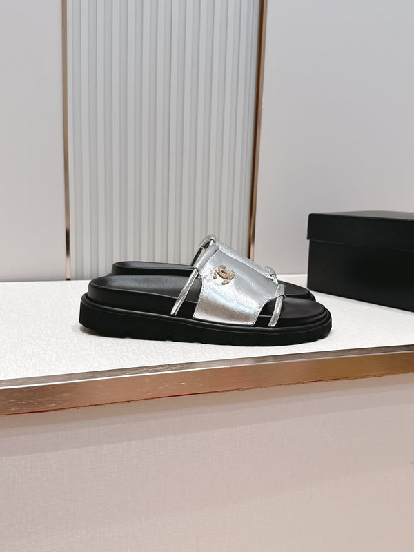 CC Flat Slip-on Sandals Sliver Glossy Leather 798340
