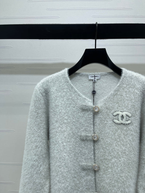 Chanel 2025 Fur-sleeved Crew Neck Cardigan Light Gray Polyester Wool 319594