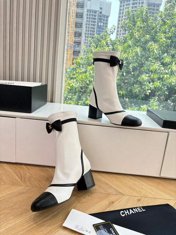 CC 25 Short Boot White Calfskin Black Bow 430317