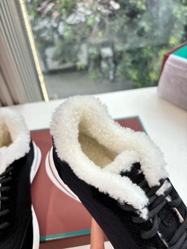 LP Weekend Walk Sneaker Black Fur Suede 549513