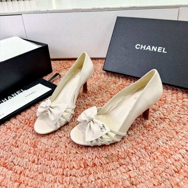 CC 26s Bow High Heels White Sheepskin 703676