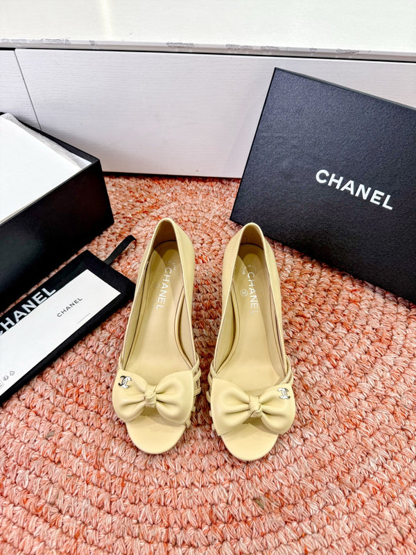 CC 26s Bow High Heels  Beige Sheepskin 703678