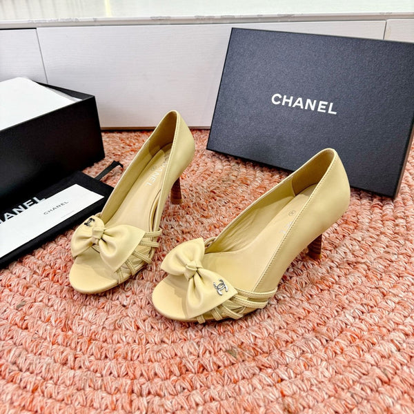 CC 26s Bow Heels Sandals Beige Sheepskin 703678