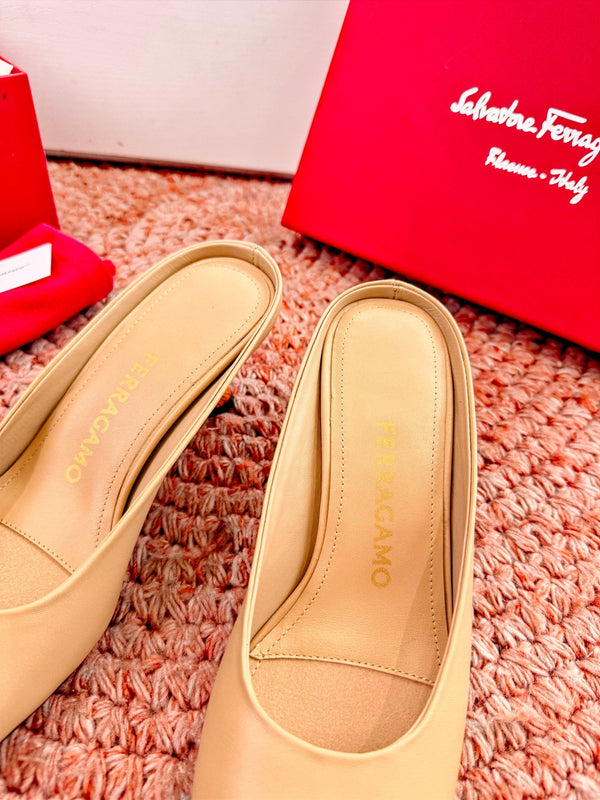 Ferragamo Salvatore Mule Beige Sheepskin 760453