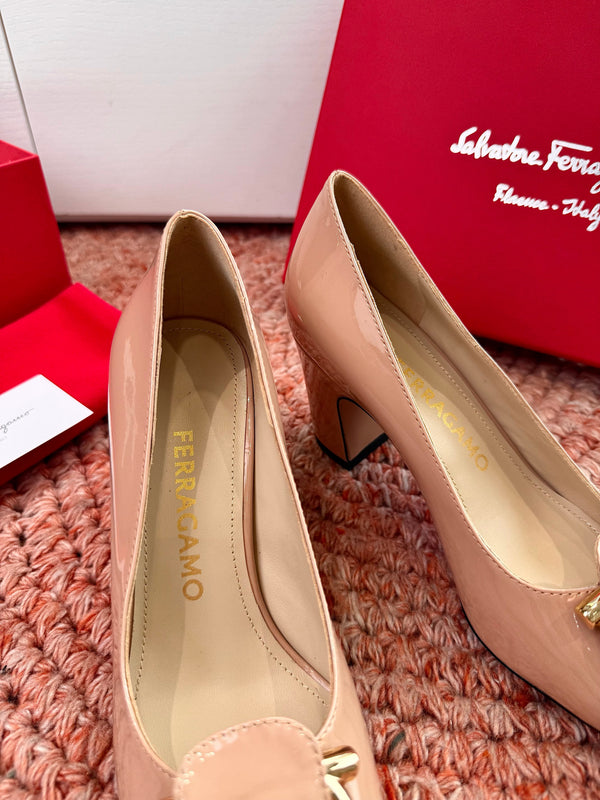 Ferragamo Gancini Pumps Light Pink Patent Leather 760466