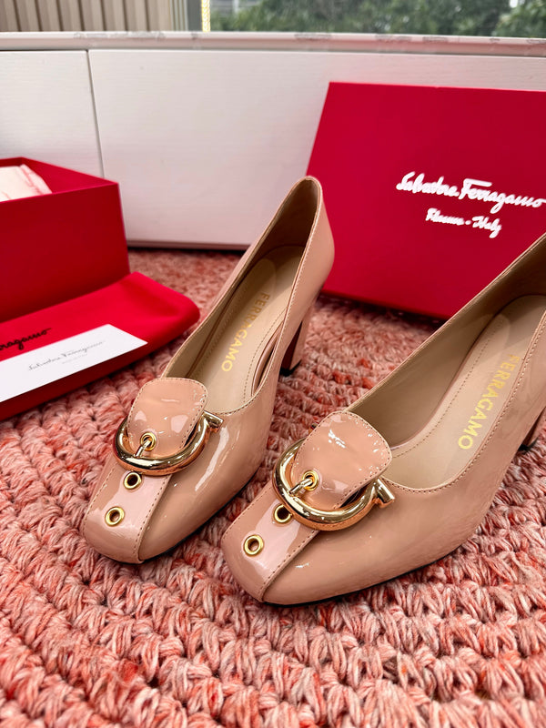 Ferragamo Gancini Pumps Light Pink Patent Leather 760466