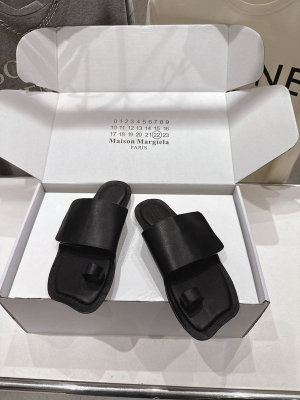 MM Flat Flip-Flops Black Cowhide 896509