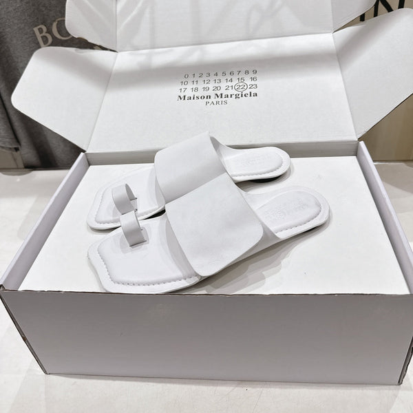 MM Flat Flip-Flops White Cowhide 896510