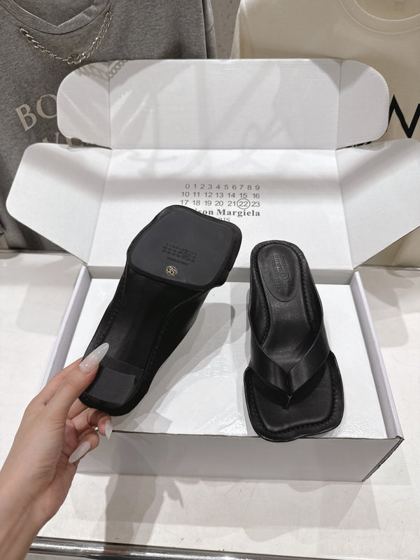 MM High-Heeled Flip-Flops Black Cowhide 896512