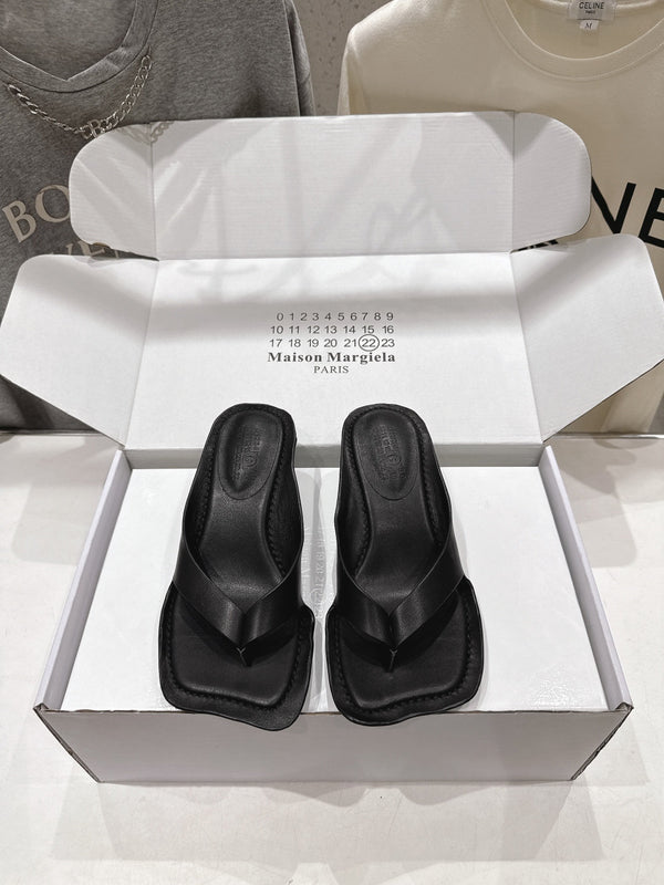 MM High-Heeled Flip-Flops Black Cowhide 896512