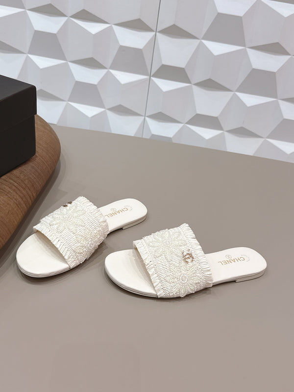 CC 26s Flat Sandals White Straw Leather 613264