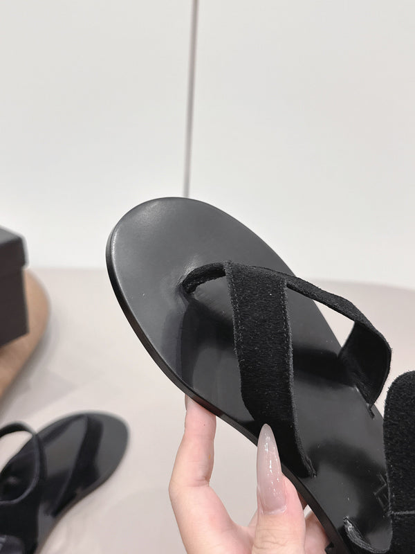 CC 26s Round-Toe Flip-Flops Black Suede 738035