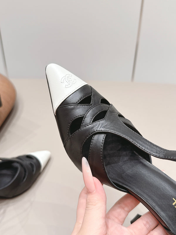 CC 26s Pointed-toe Slingback 9.5cm White Black Sheepskin 876257