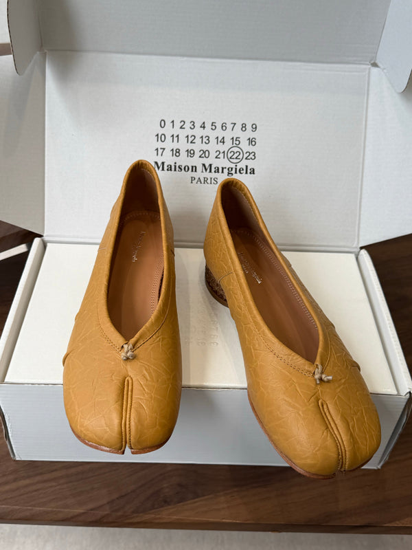 MM Split Toe Low Heel 3cm Tan Textured Leather 890032