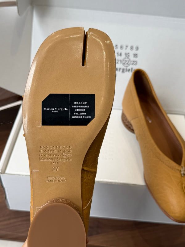 MM Split Toe Low Heel 3cm Tan Textured Leather 890032