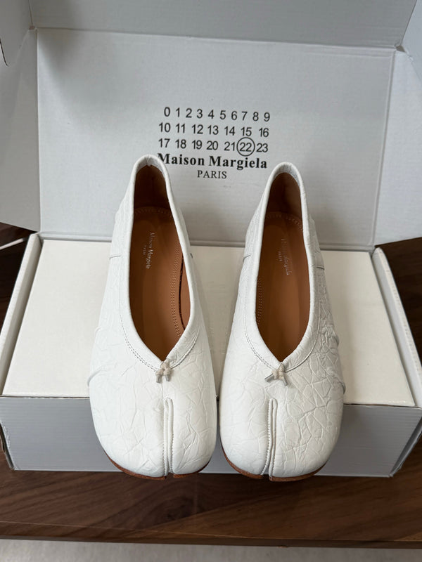 MM Split Toe Low Heel 3cm White Textured Leather 890034