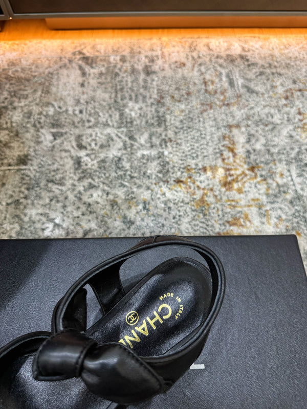CC Double Bow Sandal 2cm Black Sheepskin 804019