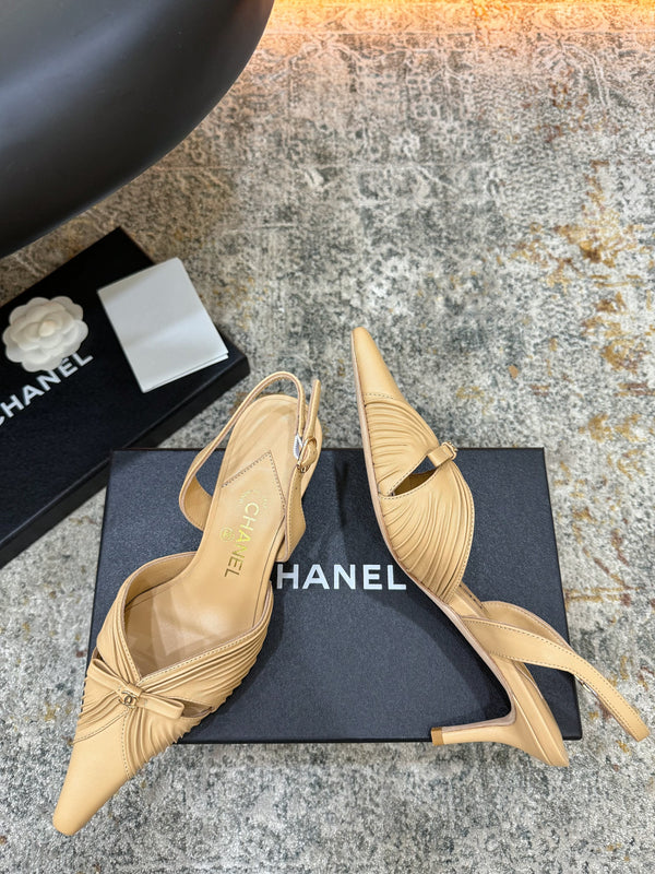 CC 26 𝑭𝑾 Pointed Toe Back Strap Slingback 6.5cm Beige Sheepskin 892577