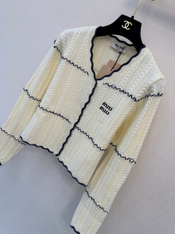 Miu 26s V-Neck Long-Sleeved Cardigan Wool 423101