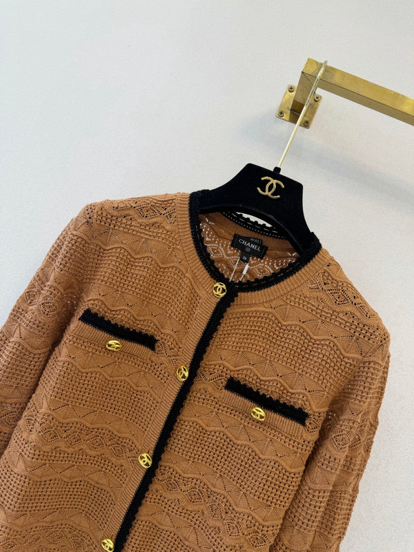 CC 26s Crew Neck Long-Sleeved Cardigan Camel Black Wool 423119